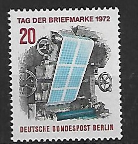 DZIEŃ ZNACZKA RFN BERLIN MI.439**