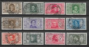 POECI I PISARZE NARODOWEGO TOWARZYSTWA DANTEGO WŁOCHY MI.373-384 KATALOG MICHLA 280 EURO