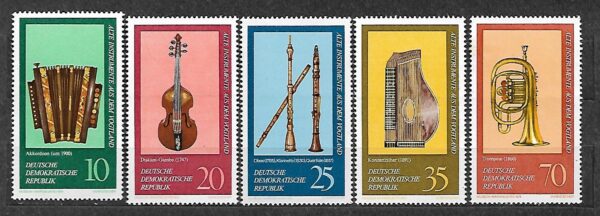 INSTRUMENTY MUZYCZNE DDR MI.2224-2228**